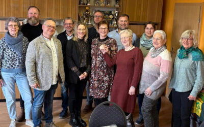 Landfrauen übergeben 21 handgefertigte Decken an das Frauenhaus Greifswald